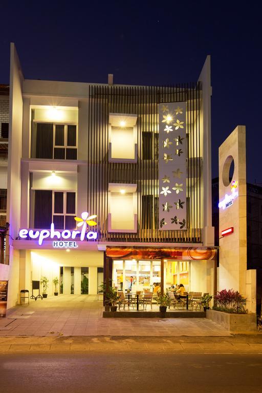 Euphoria Hotel Легиан Экстерьер фото
