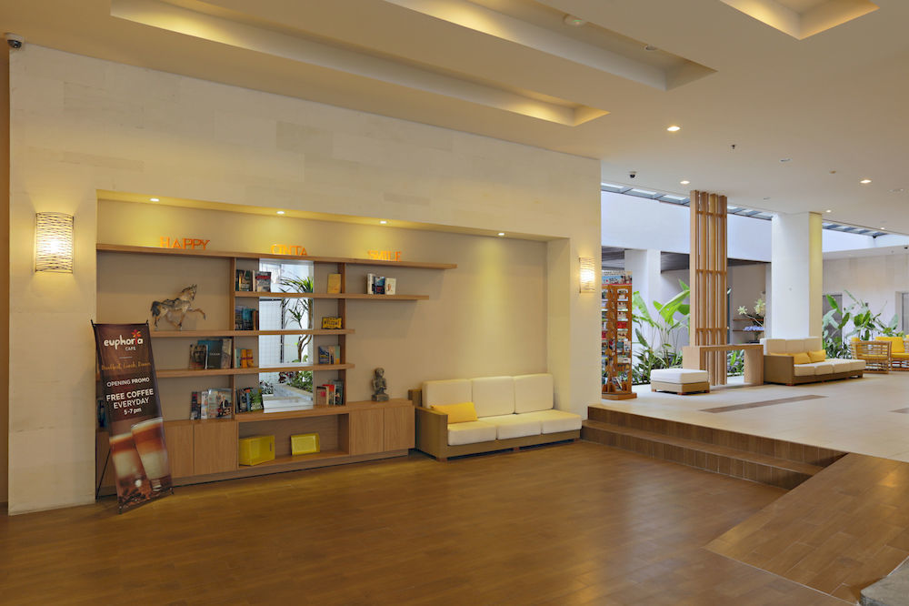 Euphoria Hotel Легиан Экстерьер фото