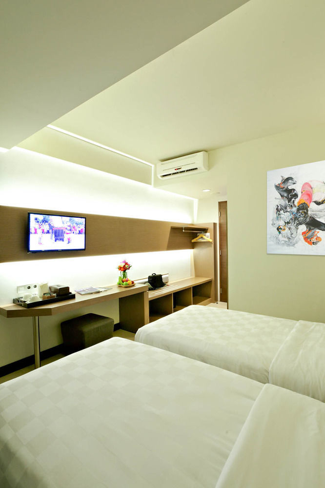 Euphoria Hotel Легиан Экстерьер фото