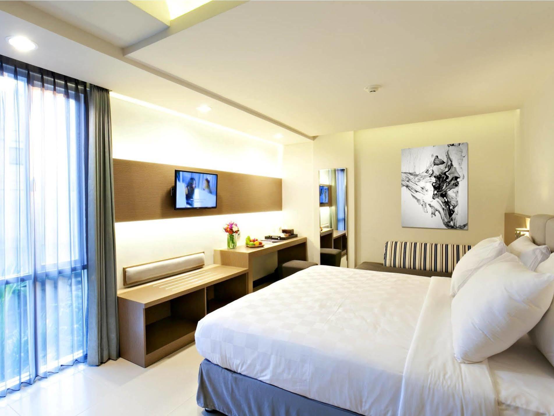 Euphoria Hotel Легиан Экстерьер фото