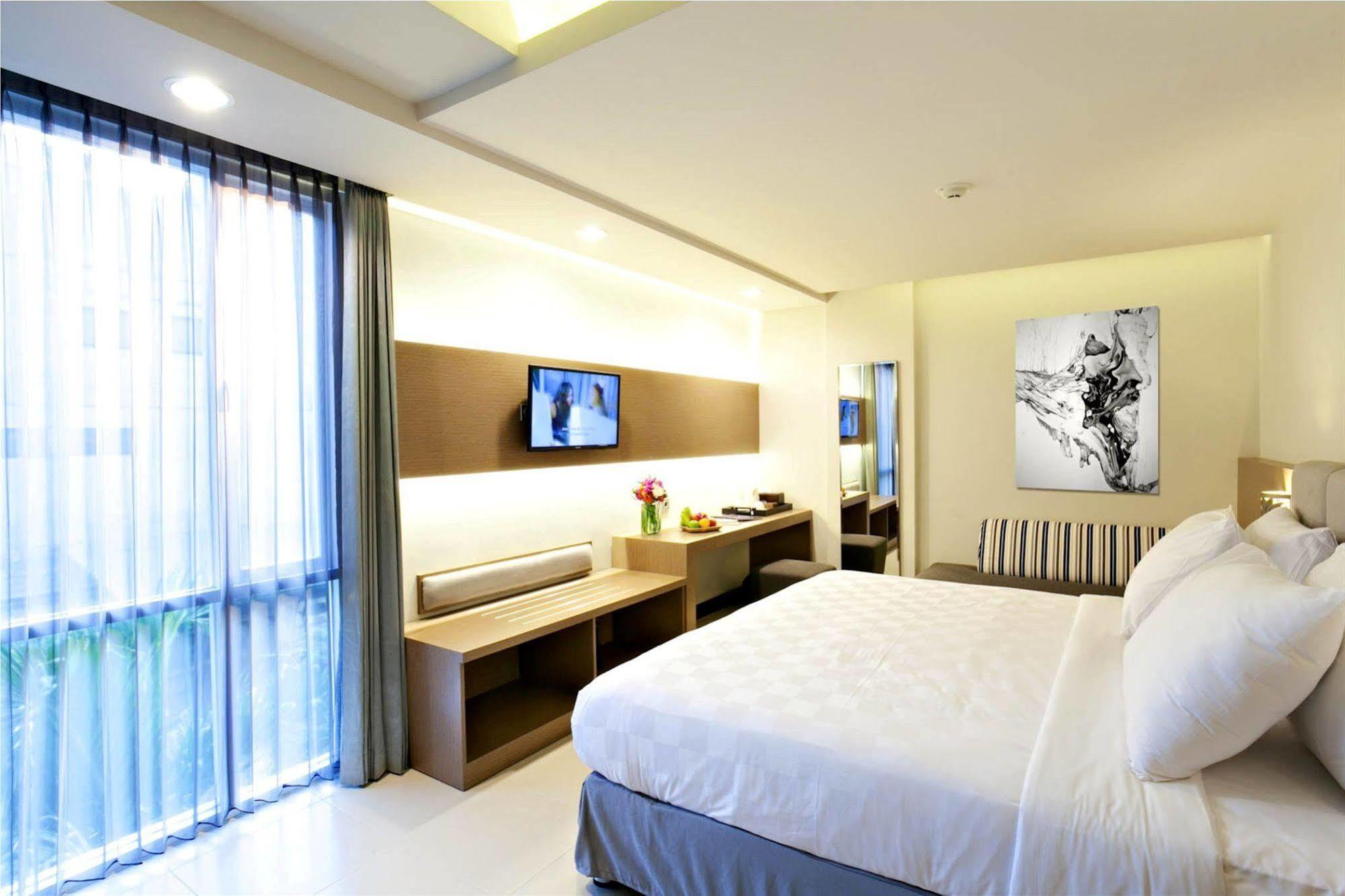 Euphoria Hotel Легиан Экстерьер фото