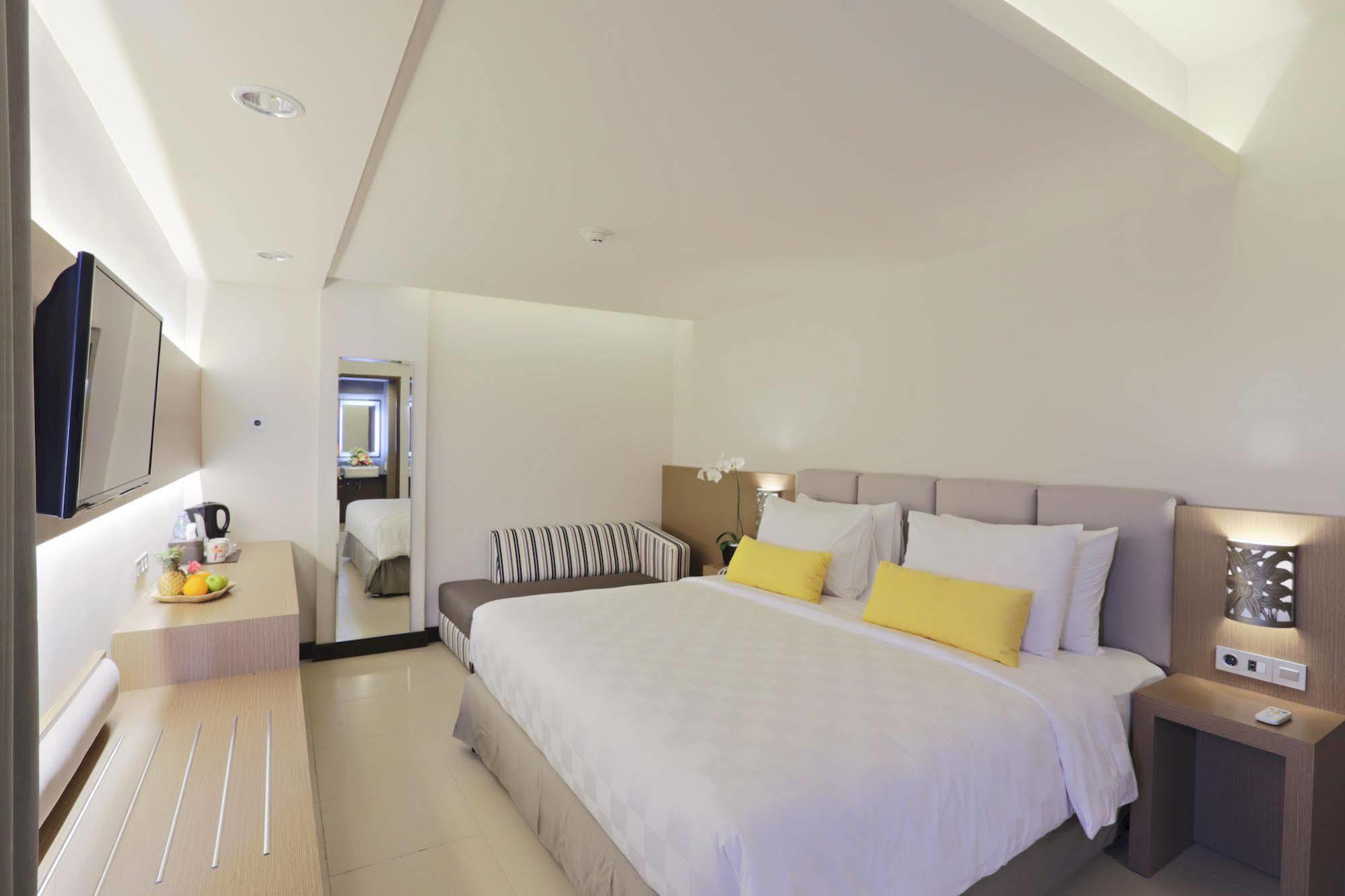Euphoria Hotel Легиан Экстерьер фото