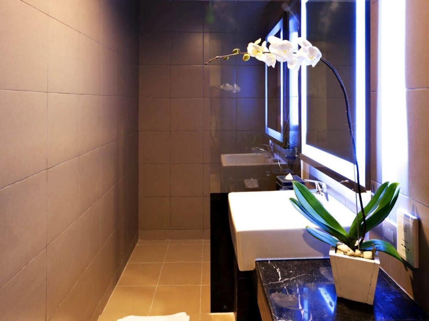 Euphoria Hotel Легиан Экстерьер фото