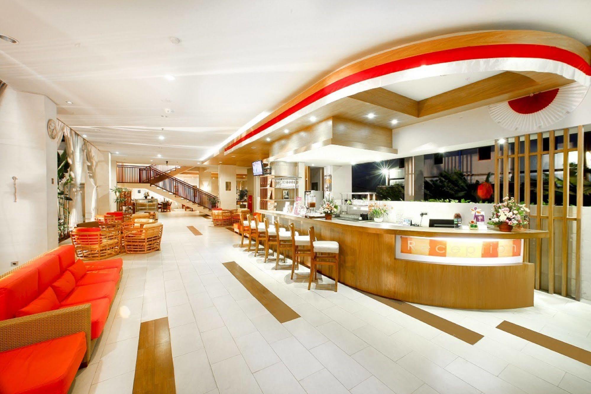 Euphoria Hotel Легиан Экстерьер фото