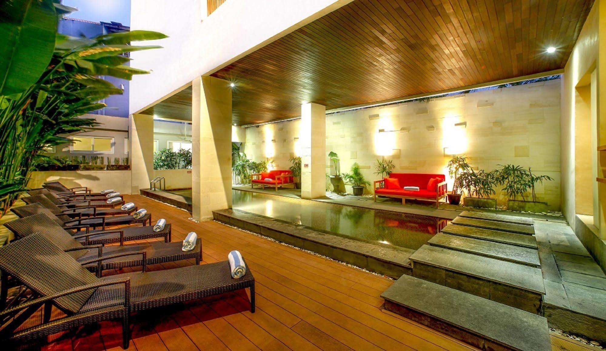 Euphoria Hotel Легиан Экстерьер фото